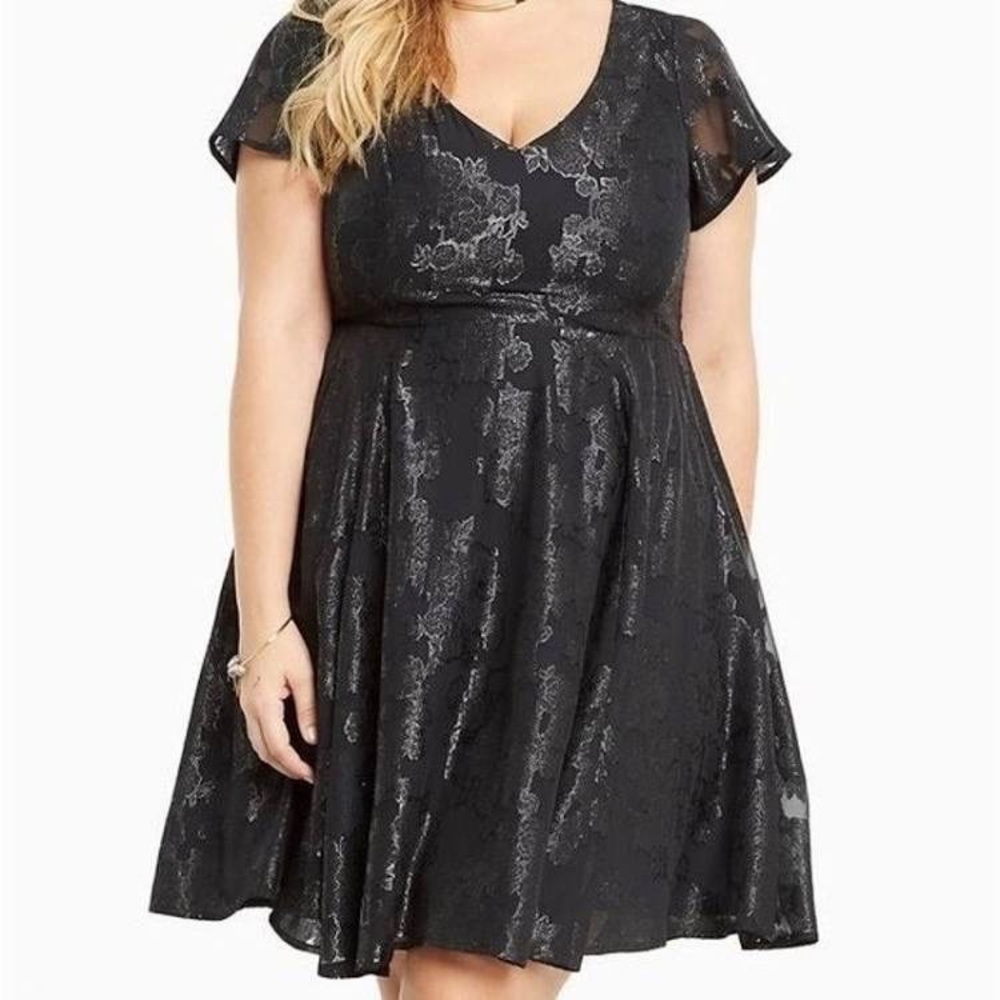MOVING SALE! Torrid black floral shimmer dress